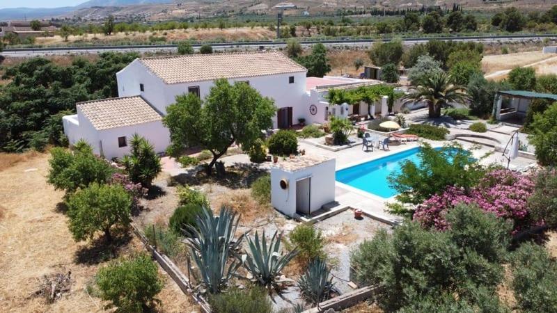 Casa De La Familia - *